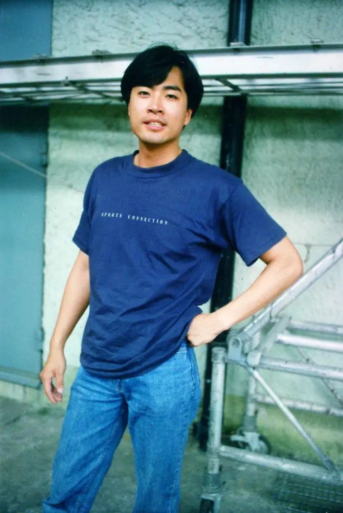 红极一时的陈庭威：爱情破碎后父亲离世，害怕变老62岁不敢结婚