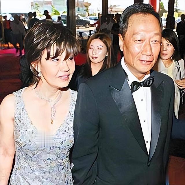 400亿豪门阔太,连生3胎还想为72岁郭台铭生第4胎,是林心如闺蜜