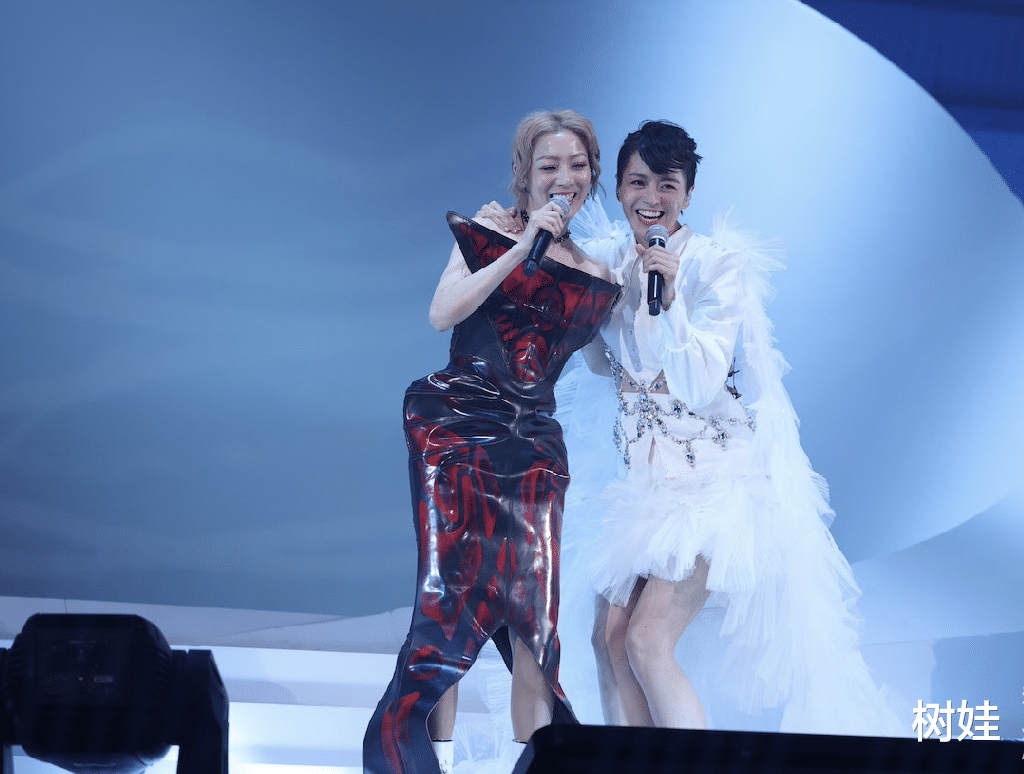 梁咏琪|梁咏琪邀郑秀文任演唱会嘉宾，懒理被DJ吐槽唱功差，称会继续努力