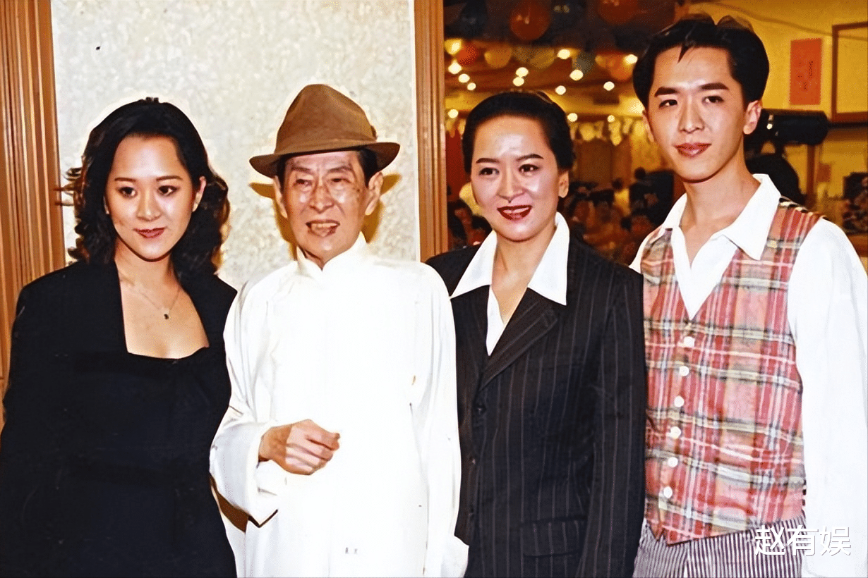 养3个女友，每人每月给50万工资，一周轮流陪2天，剩一天休息