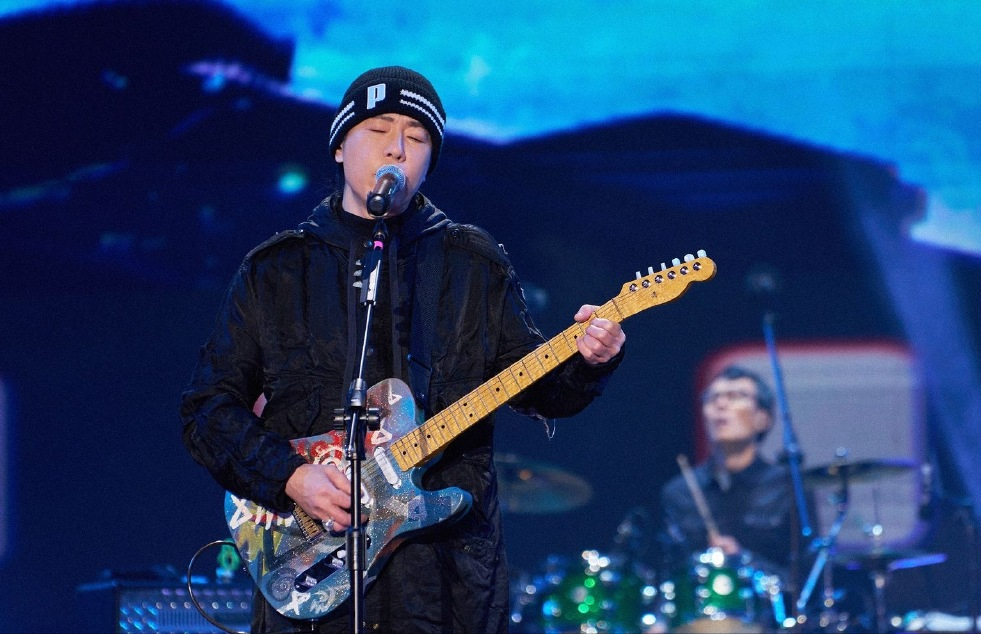 小杨哥演唱会大翻车！维塔斯假唱，朴树忘词跑调，张信哲差点摔倒