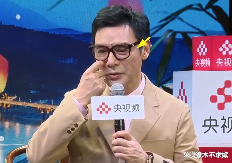 央视中秋晚会曝明星真容:37岁杨幂太尴尬、李沁嘴歪、张小斐孙悦引争议