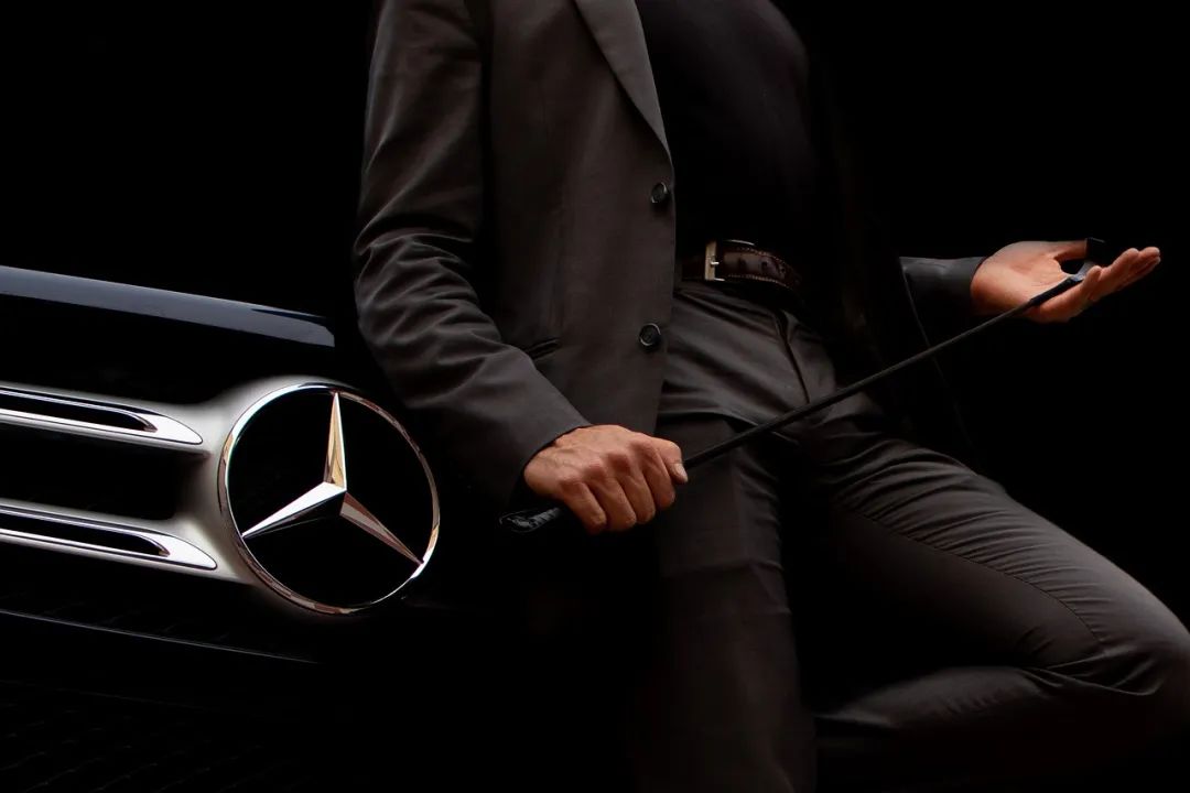 在单位里，最愚蠢的事就是把同事当密友，把老板当敌人