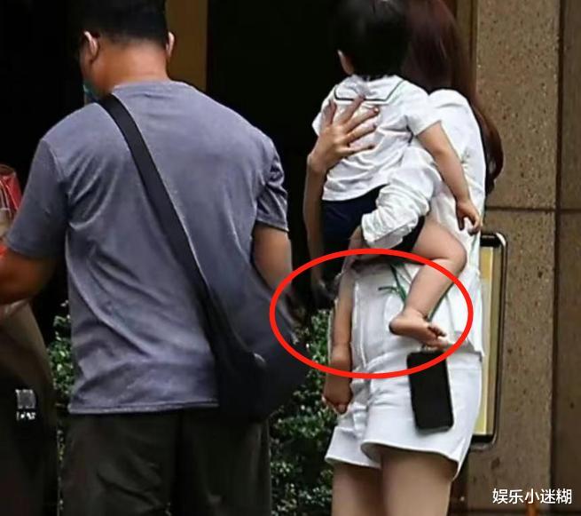 |林志玲儿子正脸首曝！膝盖淤青、小腹突出，命理师预言“满头绿”