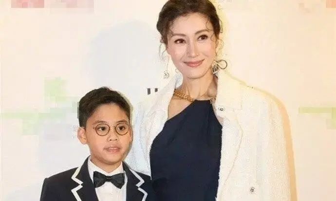 看到刘烨儿子的最新照片，才知道混血的辛酸