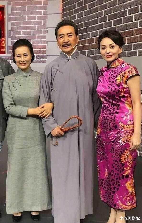 穿衣搭配 看了52岁的王琳才明白：穿衣简单，发不过肩，气质也出众
