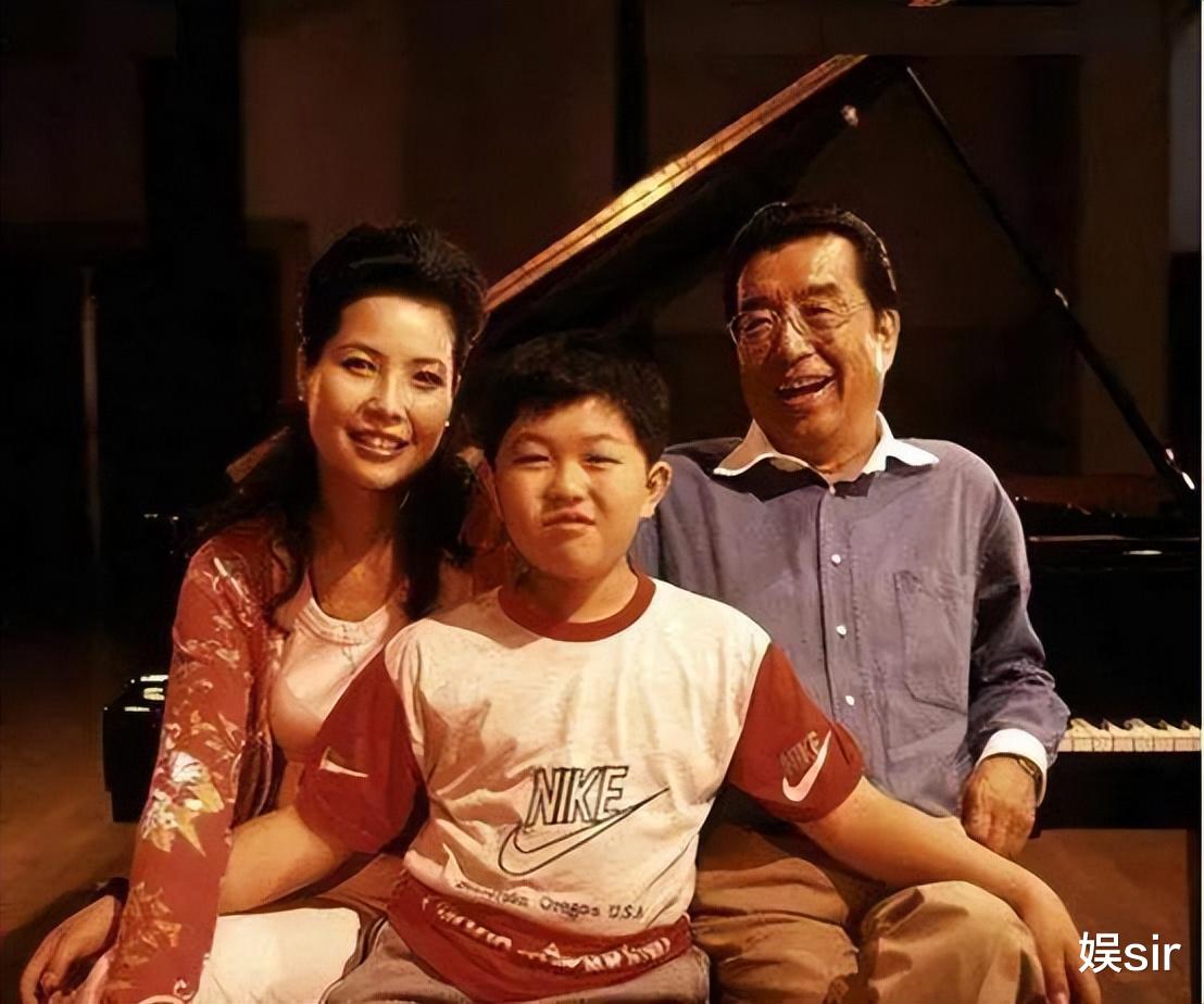 大S|3个瓜！曝大S怀孕胖20斤，84岁李双江疑为儿子出狱接风，骂声一片