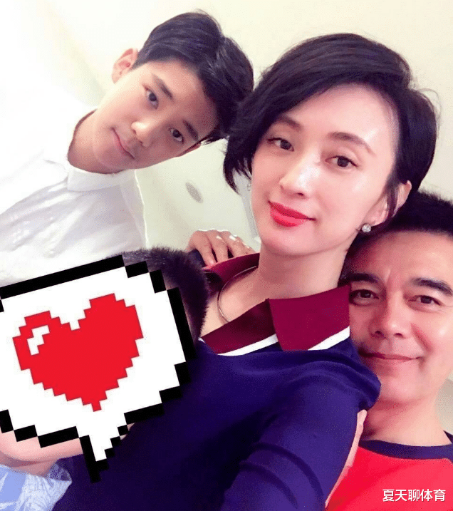 何晴|何晴独子近照曝光,继承老爸许亚军高颜值,已从中戏毕业即将出道