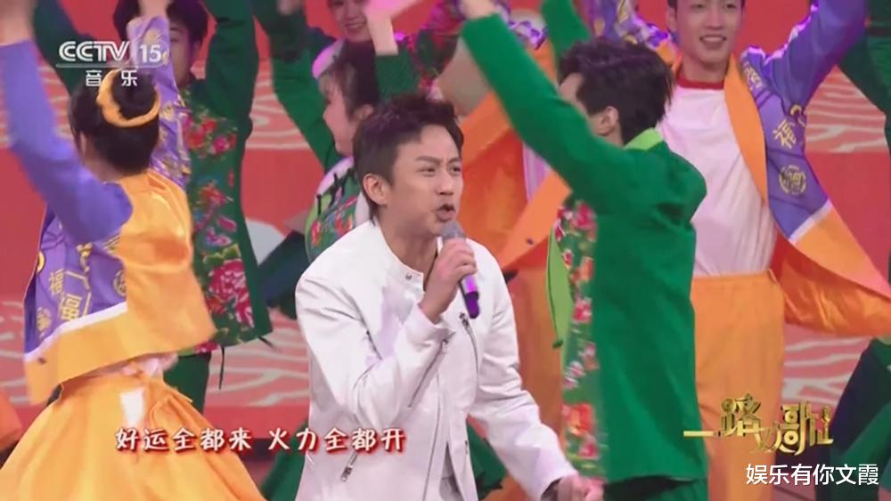 邓超|二次上春晚邓超活蹦乱跳有多搞笑？网友：有史以来春晚最搞笑表演