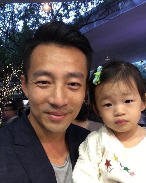 汪小菲笑逐颜开陪伴一双儿女,大S小S姐妹被爆料后自顾不暇!