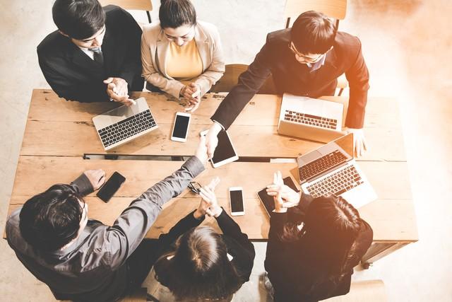 新华社|新华社怒批公务员乱象，引起广大网友的共鸣