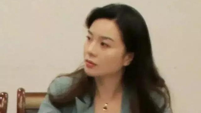 十二星座|扬州副局长戴璐私生活问题反思: 长得漂亮是我的错？