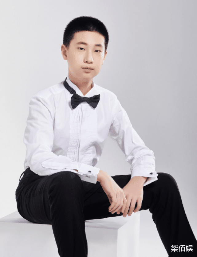 林永健|林永健老婆晒儿子,12岁大竣穿西装温文尔雅,气质出众如贵公子