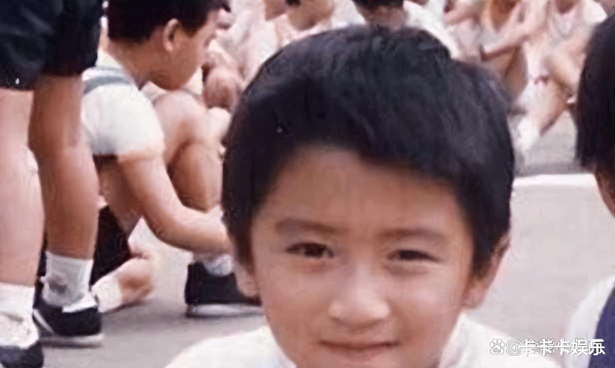 谢霆锋:顶着油头做了6年厨子,回归后发现,最能打的还是自己!