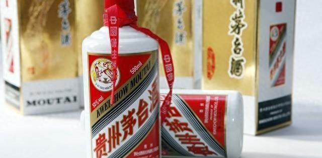 “色虎“张玉梅坐拥98个情夫,犹钟爱欧美男模,喝茅台犹如喝水一样