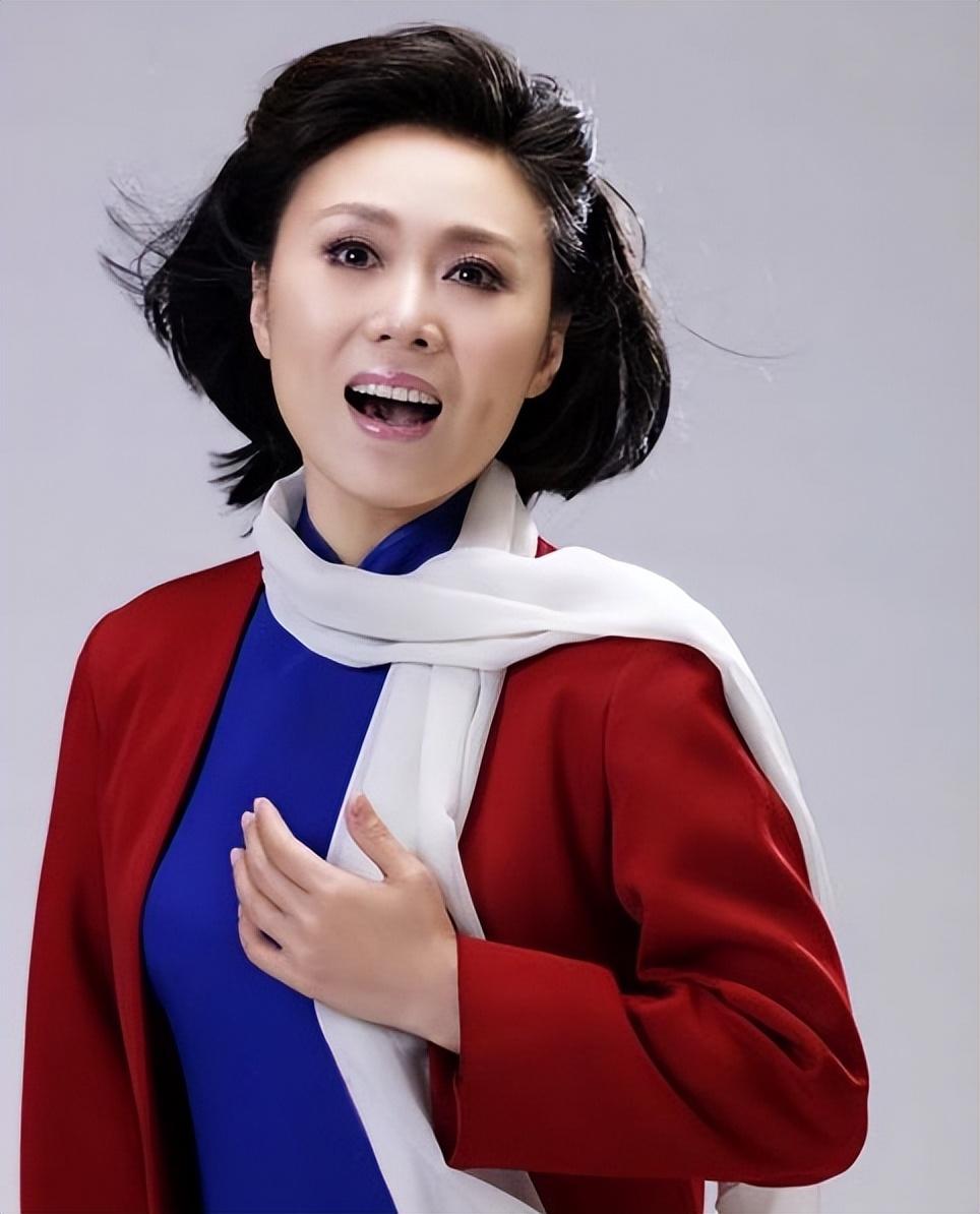 吴琼|60岁吴琼晒母女合拍视频,脸颊凹陷显老态,女儿皮肤白皙眉眼像妈