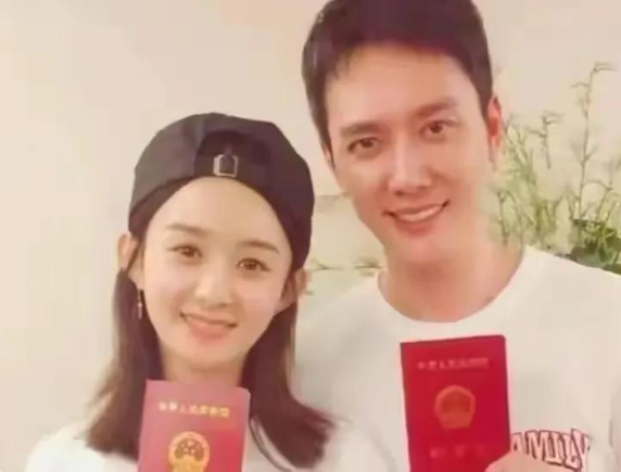 复婚了?赵丽颖一家三口现身机场,画面其乐融融,豪宅传闻疑为真