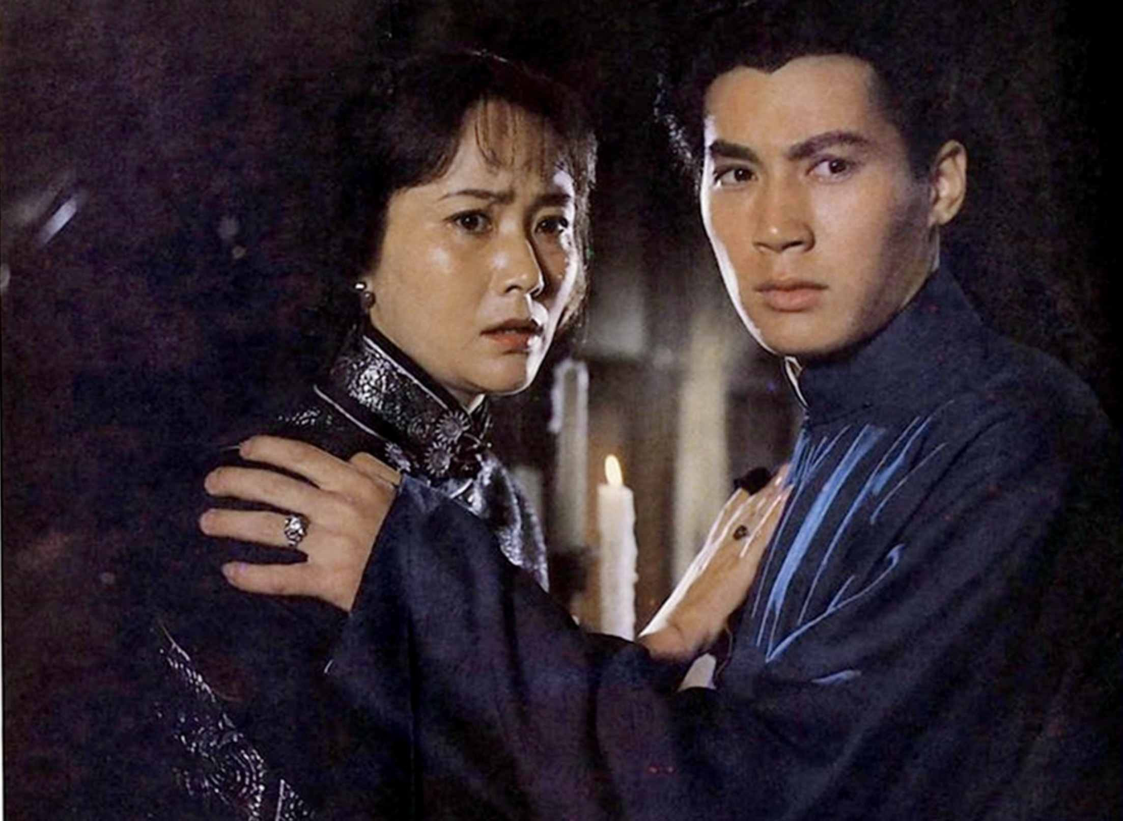 央视主持人吞300颗安眠药自杀,被抢救7天7夜,如今过得怎么样?