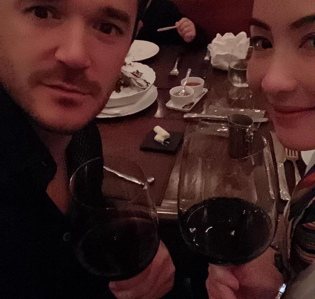 张柏芝|张柏芝公开3胎爱子正面照？和混血宝宝同框出镜，五官精致超帅气