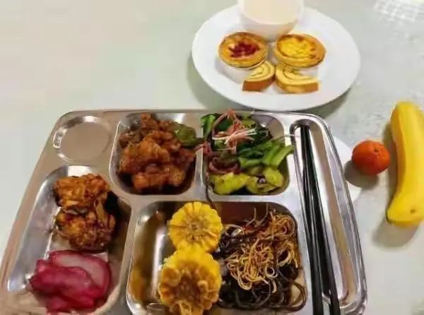 成都|公务员“2元餐”走红,引发网友不满