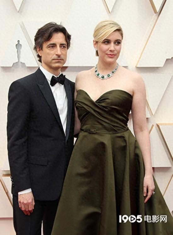 《芭比》导演格蕾塔和编剧鲍姆巴赫结婚 育有二子