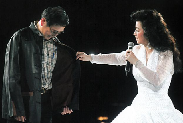 徐小凤|她宁愿离婚也不愿改变中国国籍，春晚为她破例，74岁仍单身