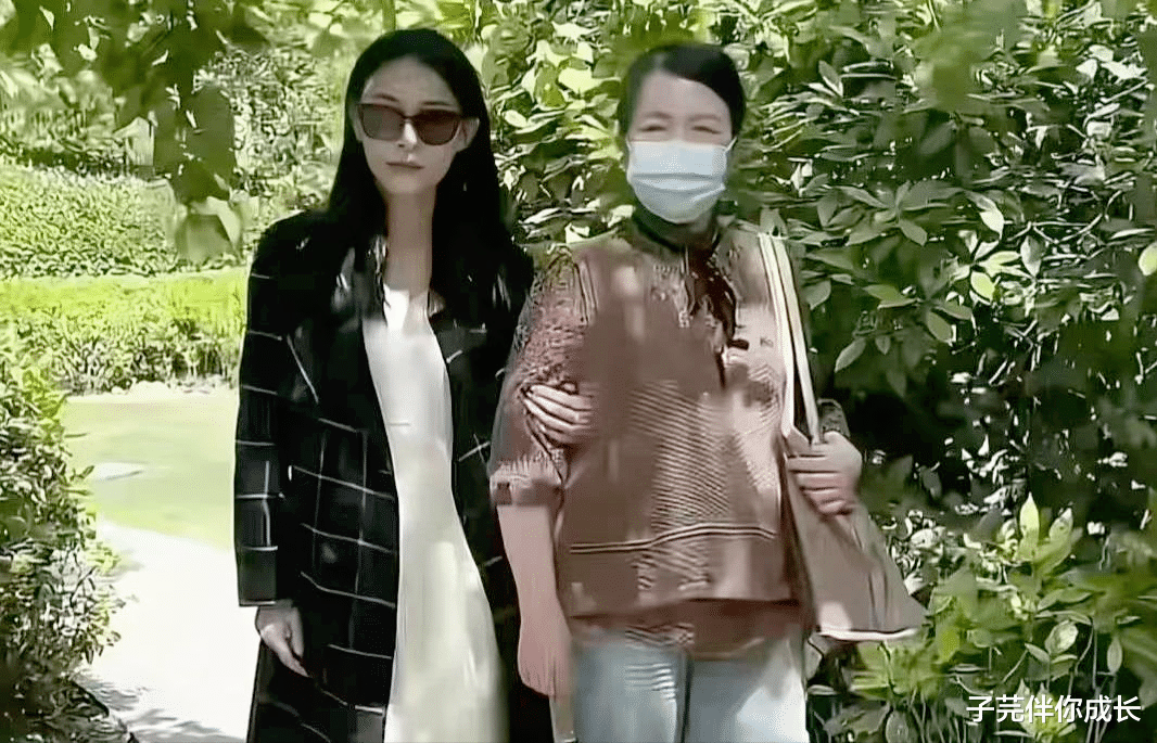 |许妈发文落泪,杜新枝笑谈二八:一路向北也是输,折腾没用