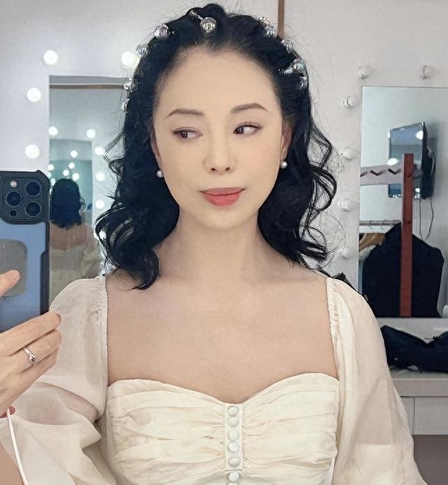 黄绮珊变吉娜？55岁整容逆袭，网友惊呼神仙技术