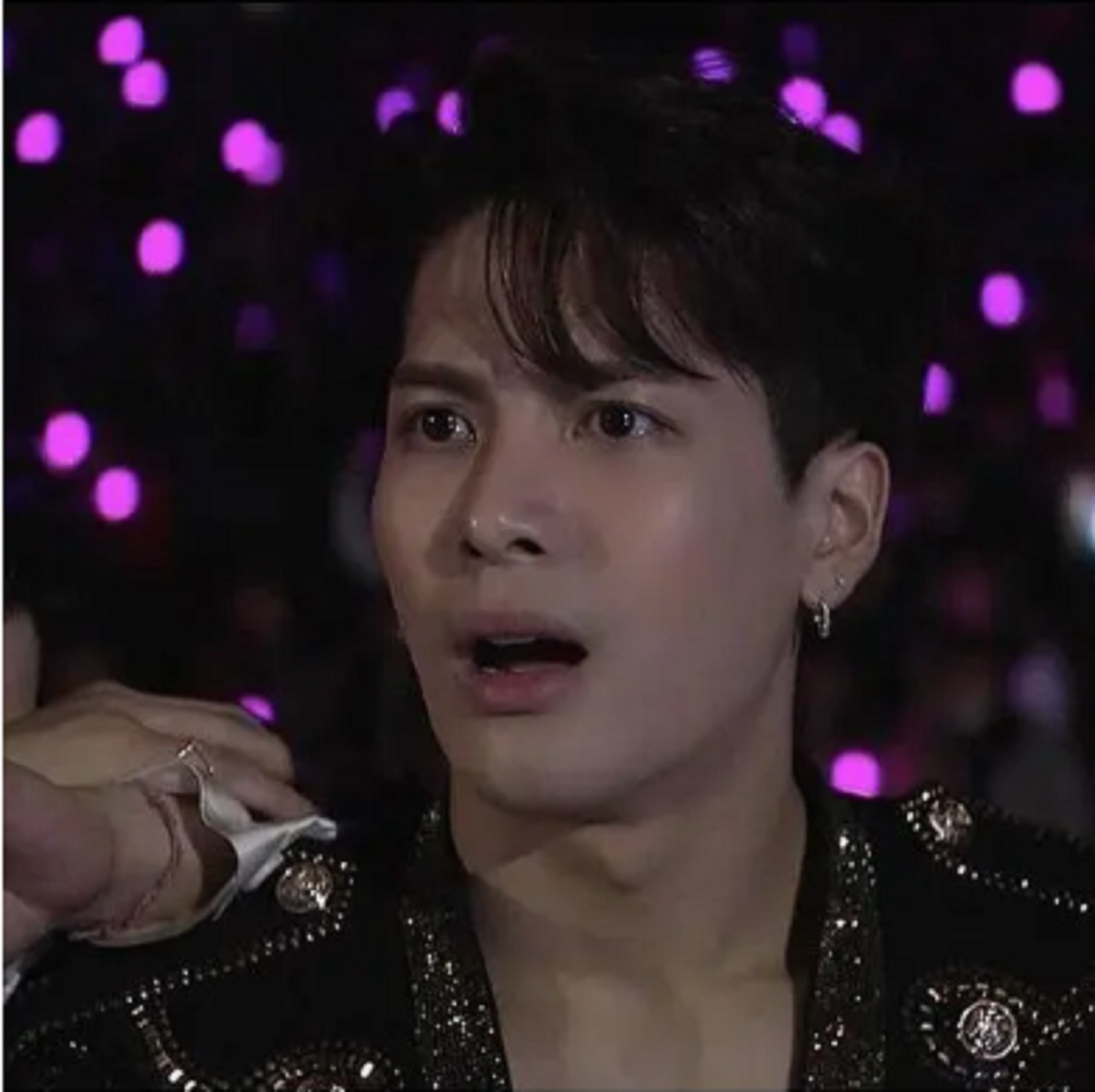 理解王嘉尔，成为王嘉尔，众明星看韩国男艺人离谱表演，反应夸张