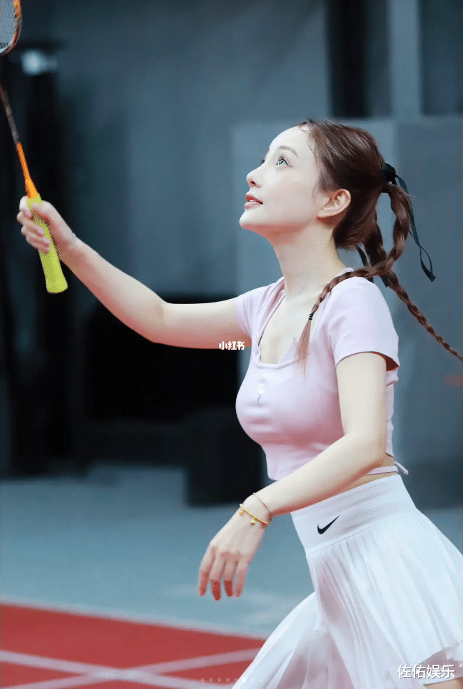 被曝与贾乃亮复合,李小璐晒照难掩好心情,笑容甜美温柔如初恋