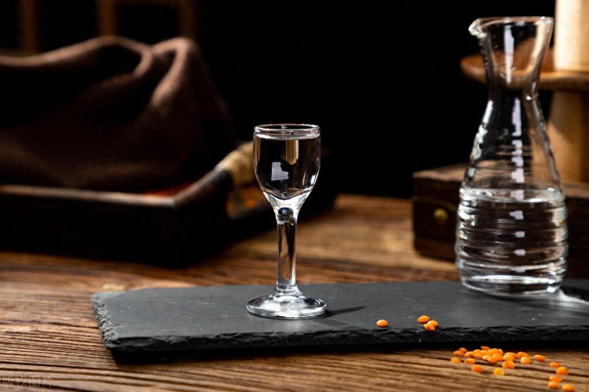 喝酒有害是假的？长期喝白酒能延年益寿，预防癌症？听医生怎么说