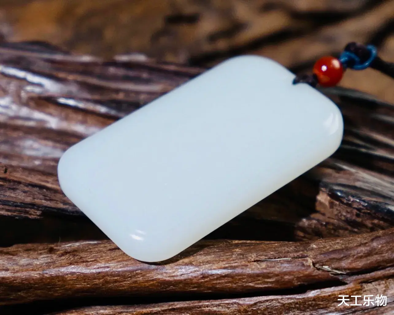 老物件|又一种极品白玉山料！被称为“籽料之母”的和田玉黑山料！