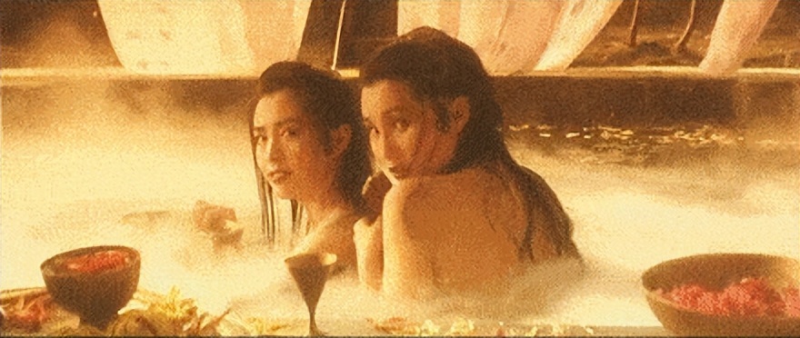 韩雪|《青蛇》跪求别硬演！看青蛇扭的姿势，新版就输得一塌糊涂