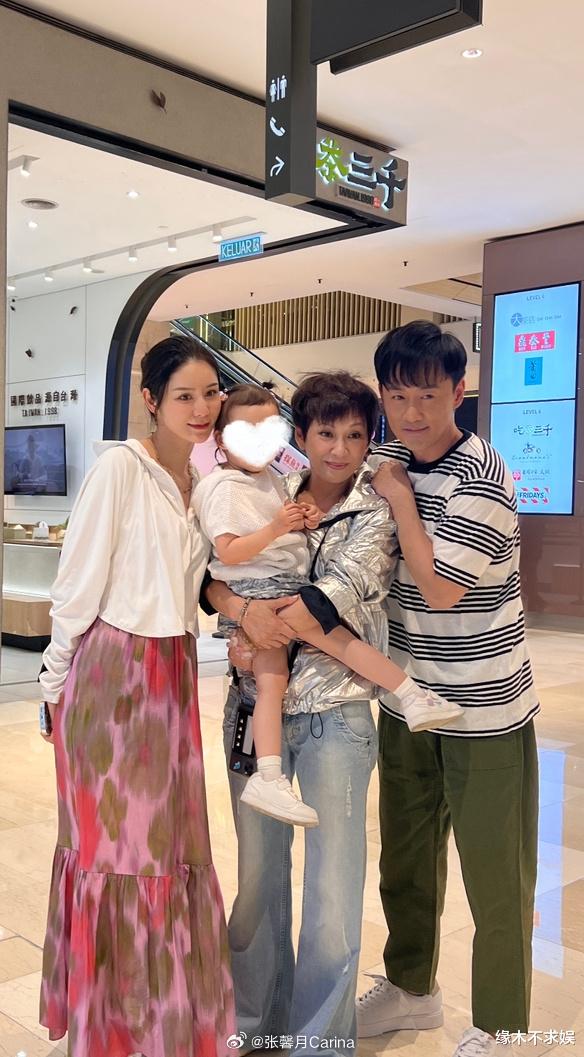 林峰一家三口被偶遇，张馨月抱2岁女儿太卑微，林峰无视妻女太冷漠！
