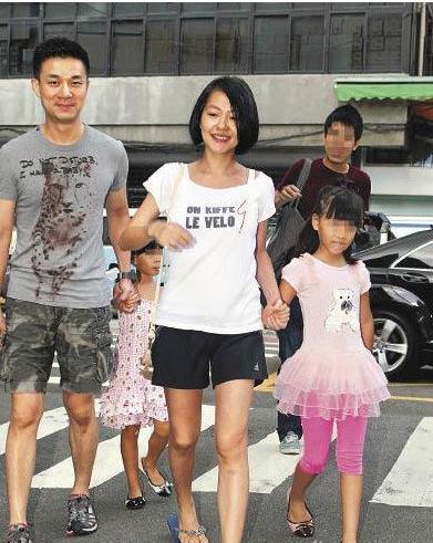 许雅钧为众多秘密知情人,晕倒偏瘫进ICU,小S表情诡异和姐夫赴韩