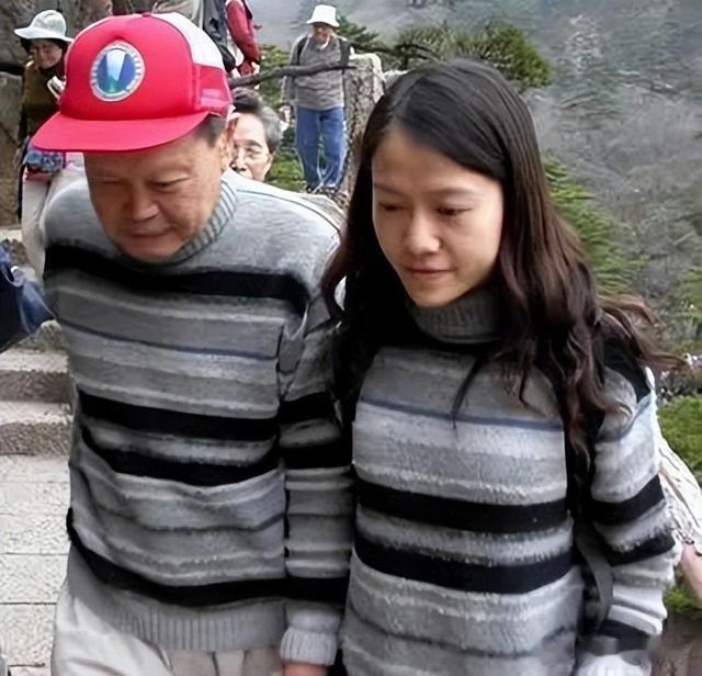 艾滋病|曝101岁杨振宁病危，翁帆昼夜服侍，两人为爱相守19年，让人动容