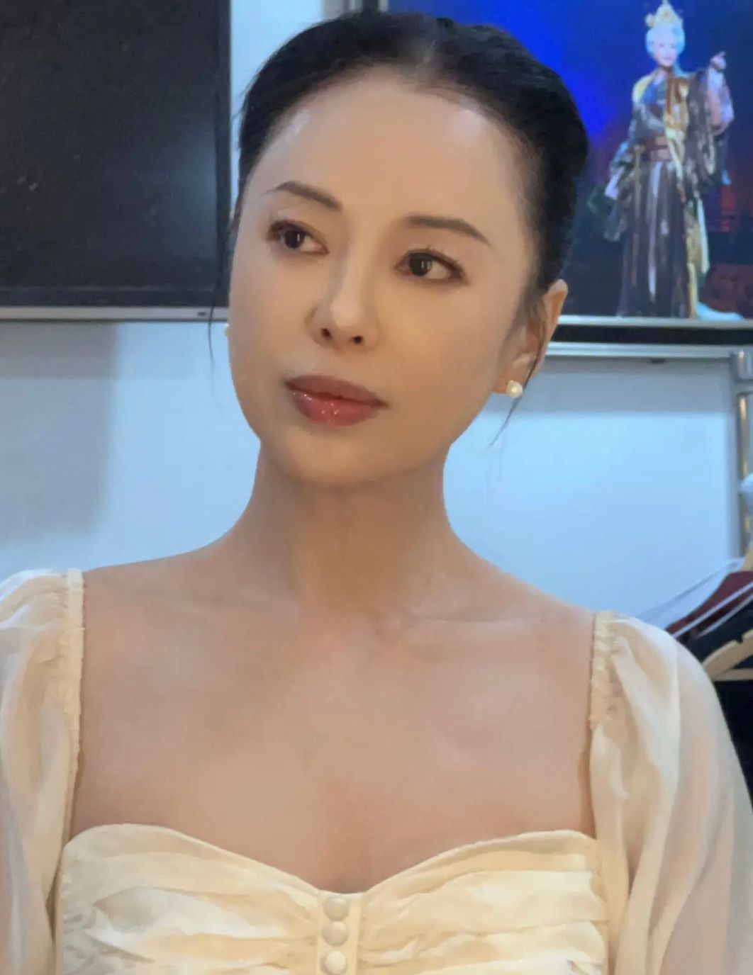 发型 55岁也能逆生长！发型、穿搭和妆容，成就了黄绮珊的变美之路