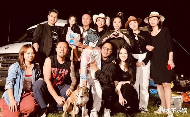 丧夫2个多月,毕夏高调庆32岁生日,和汪峰大笑比V引争议!