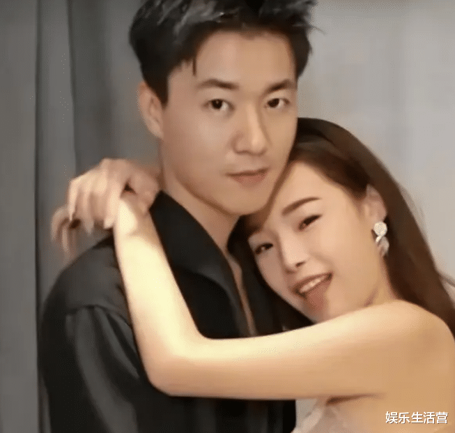 樊小慧参加婚礼落泪,穿旗袍被夸明星气质,网友:前夫肠子悔青