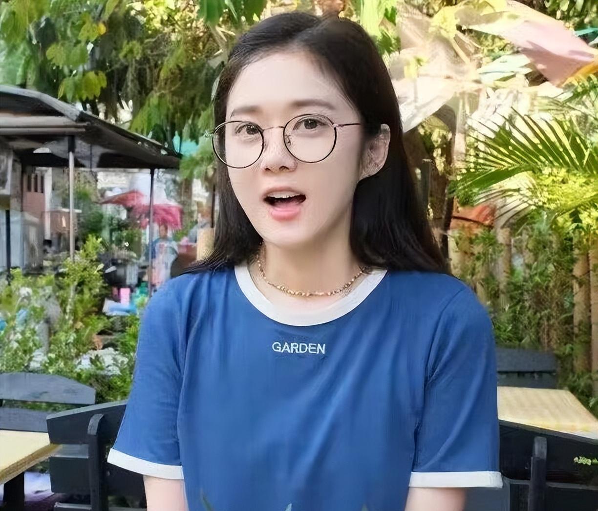 张娜拉 43岁的张娜拉近照曝光！离谱，怎么还是20岁的脸？