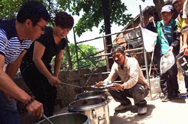 61岁刘德华晒一日3餐,网友感叹他太狠了,难怪看起来像40岁的人