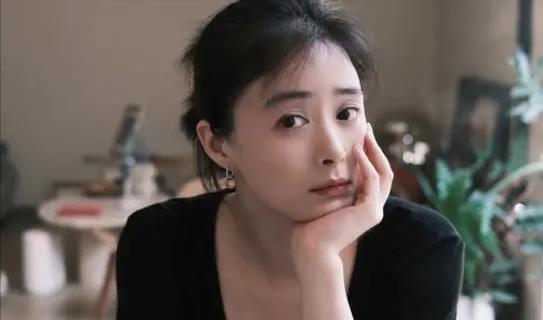 蒋欣|土圆肥变“纸片人”?蒋欣眼窝凹陷显憔悴,病态审美要卷土重来?