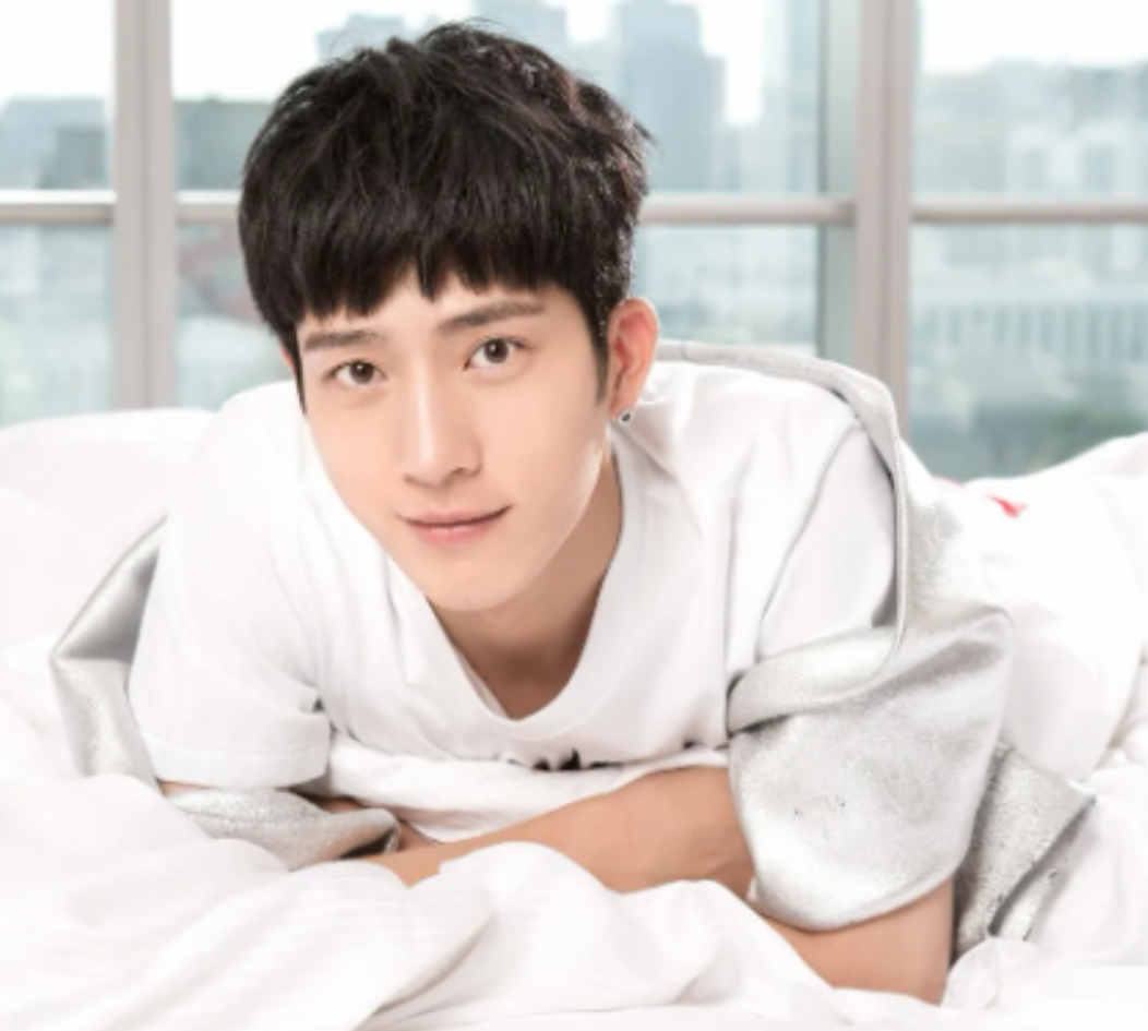 井柏然|演员井柏然: 出生28天被弃, 奶奶捡废品将他养大, 爆红后父母来认亲