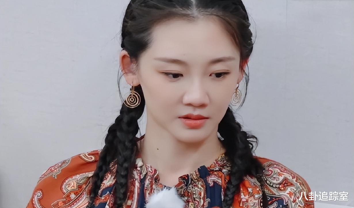 苗苗|郑恺节目发牢骚,疑不满苗苗娘家4口住家里,被传跑上海租房住