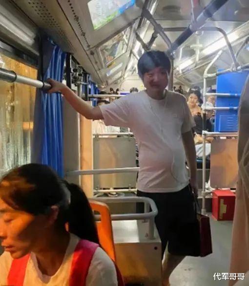 与董洁激吻10年后,现在的王大治怎么样了?