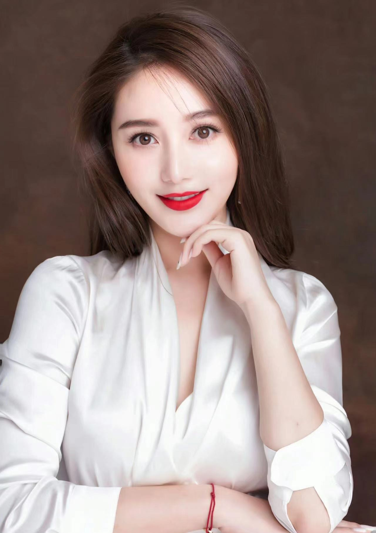 黄晓明|黄晓明被曝新恋情!当街摸新女友屁股,女方曾和baby合照长很像