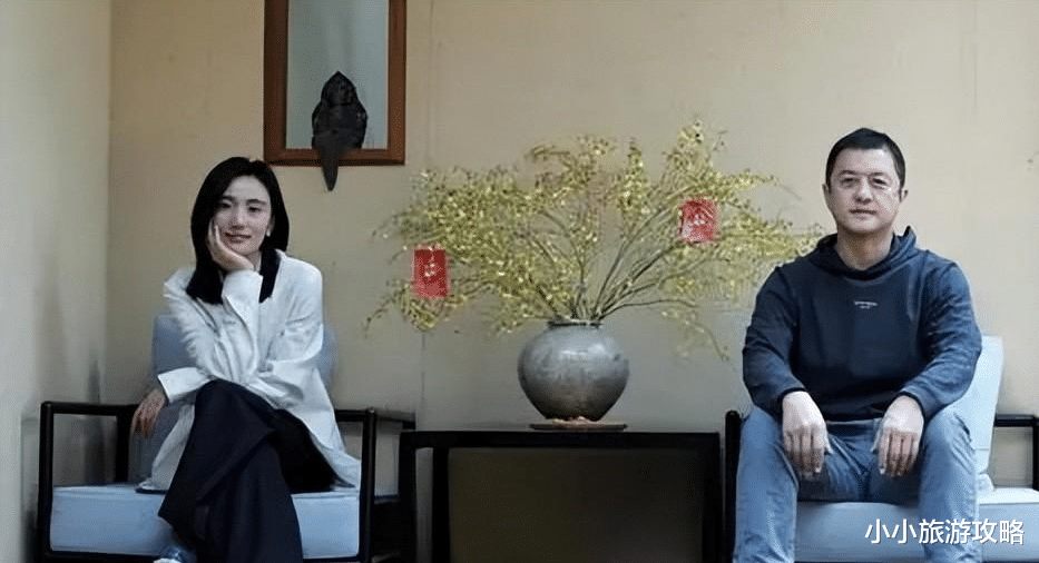 |李亚鹏怒斥妻子出来抛头露面直播,妻子怒吼:家里都揭不开锅了