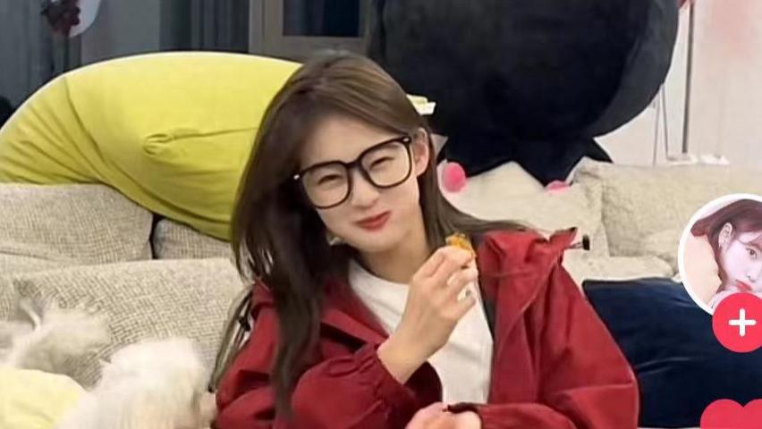 王思聪与新女友感情升温同居，高调晒生活照，王健林表示：很失望