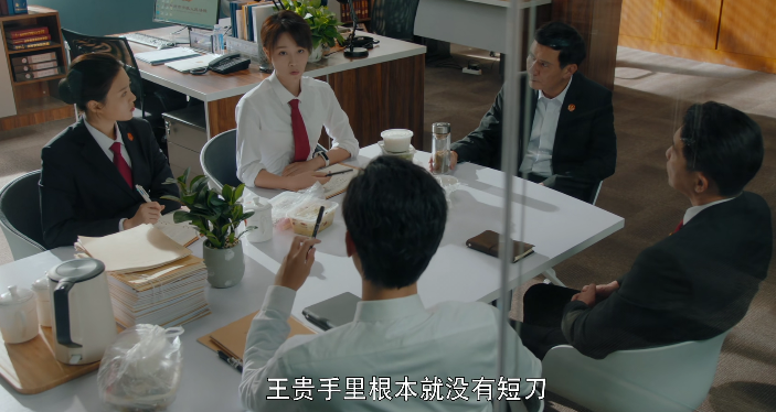 好家伙!张丰毅公安大剧开播就差评不断,观众的差评理由出奇一致