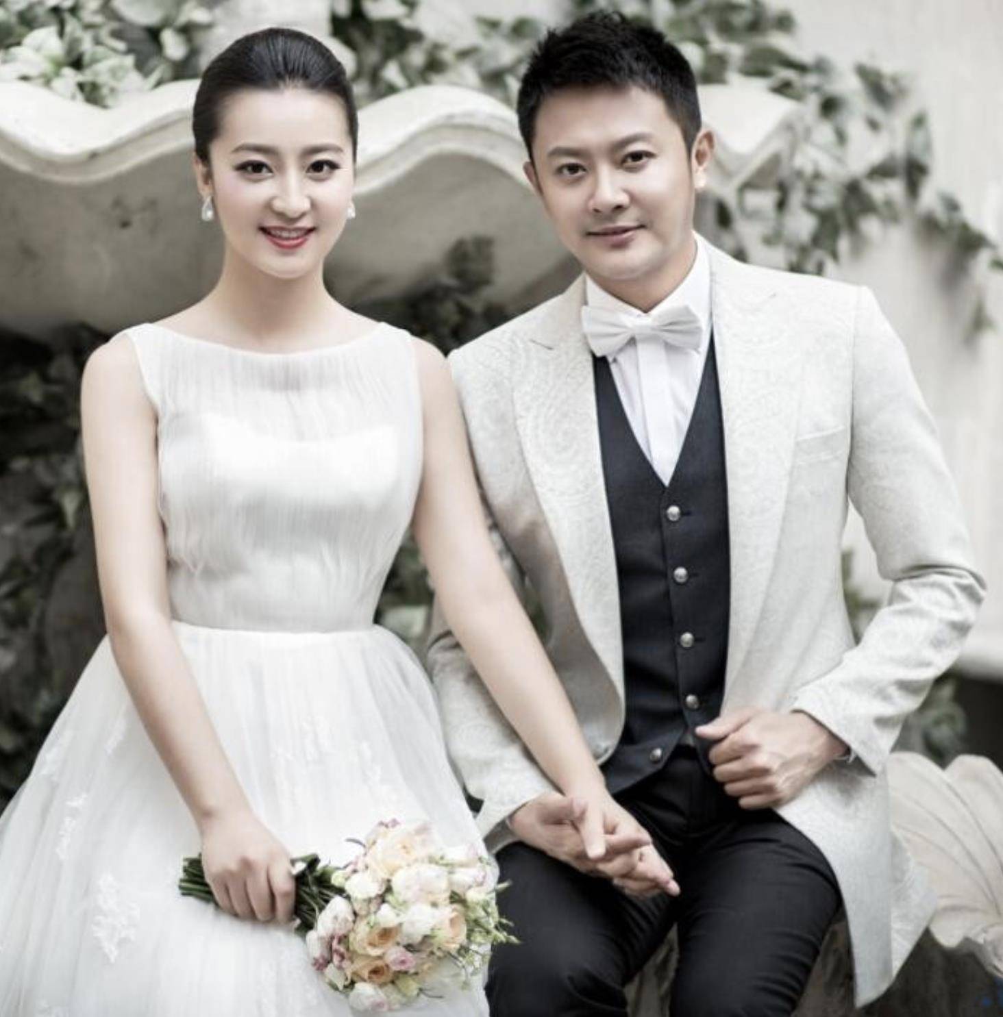 印小天|印小天惹争议！泰国街头夸张热舞路人一脸疑惑，其精神状态引担忧